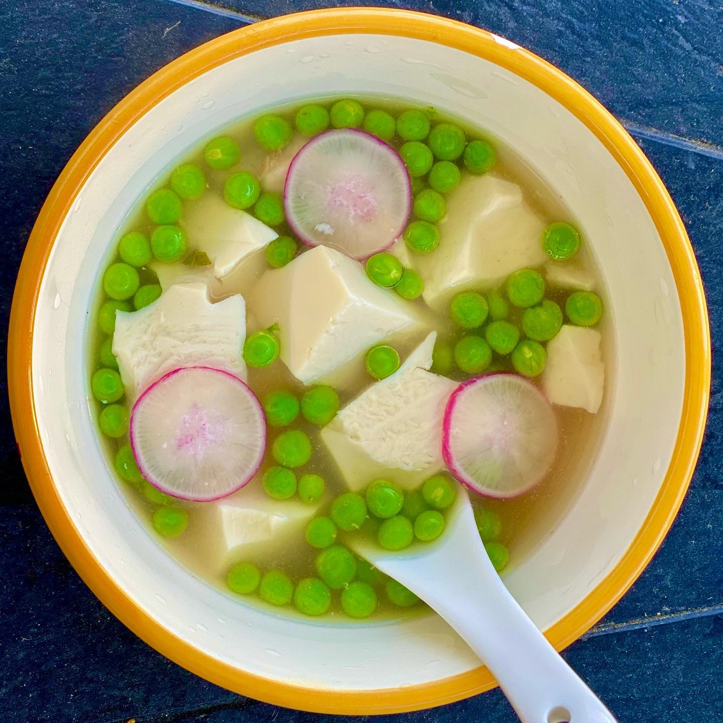 Green peas soup with tofu