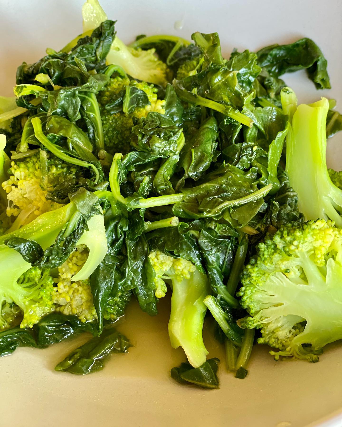 Steamed baby kale leaves and broccoli