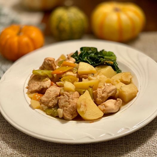 Tender Chicken With Potato and Sweet Pepper