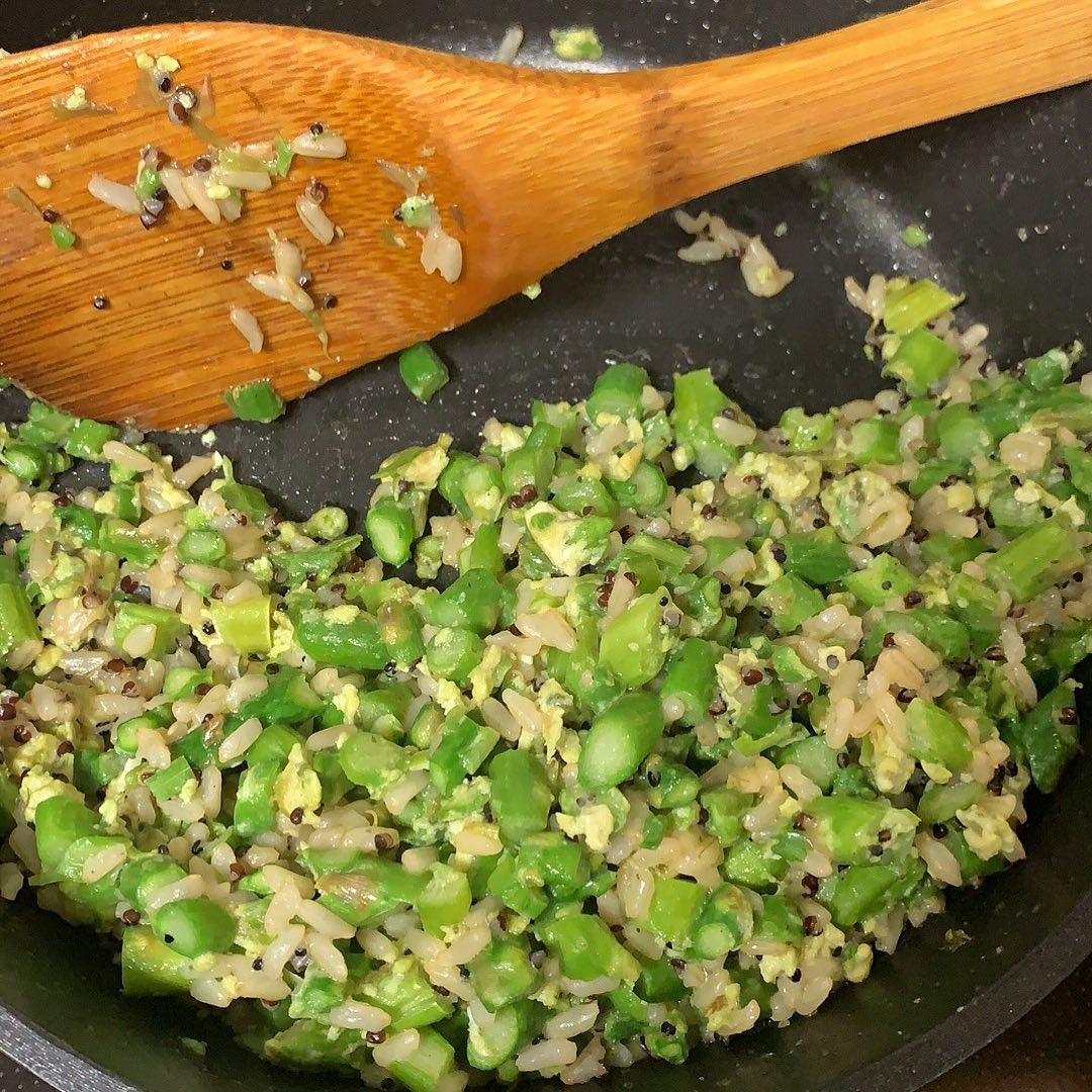 Fried rice with quinoa brown rice, asparagus and duck egg