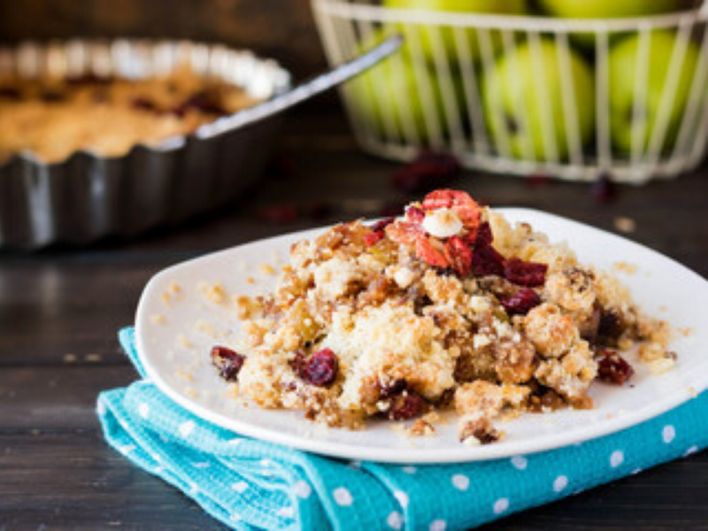 Make More Exciting Dessert with Slow Cooker Cranberry Apple Crisp⁣