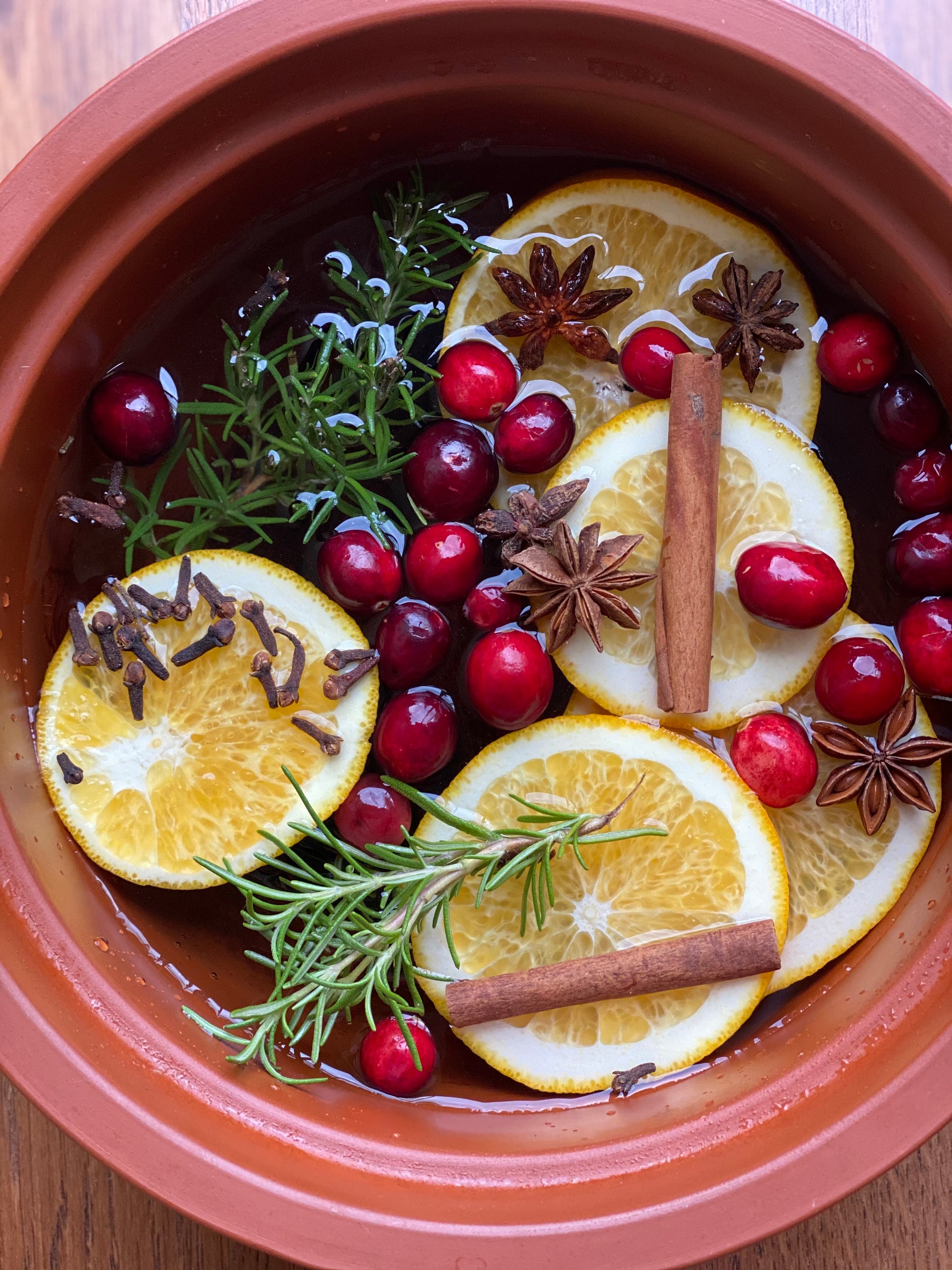 Holiday potpourri in slow cooker 