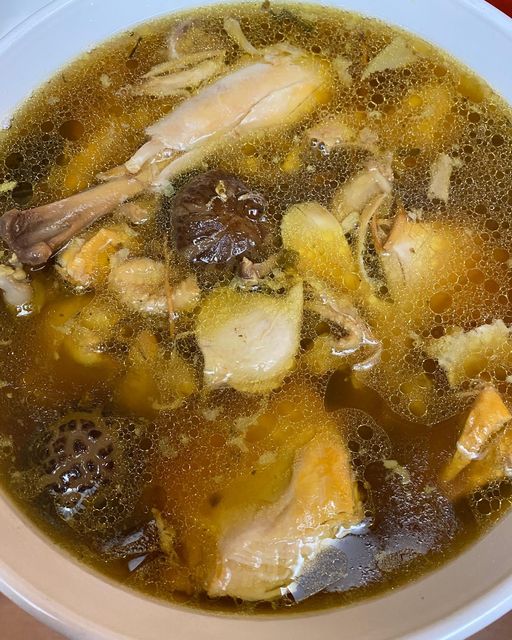 Rich chicken bone broth with shiitake and Cordyceps mushrooms