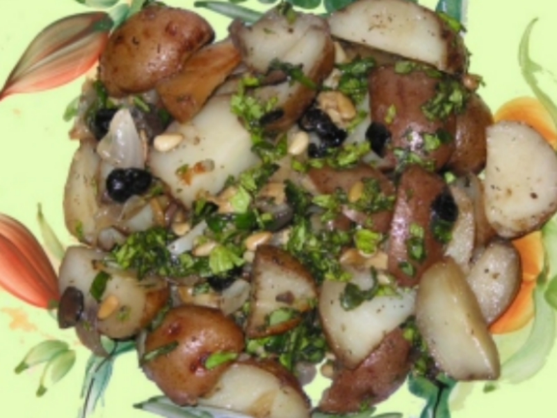Mediterranean Roasted Potatoes in Clay: Perfect for One-Pot Meal!