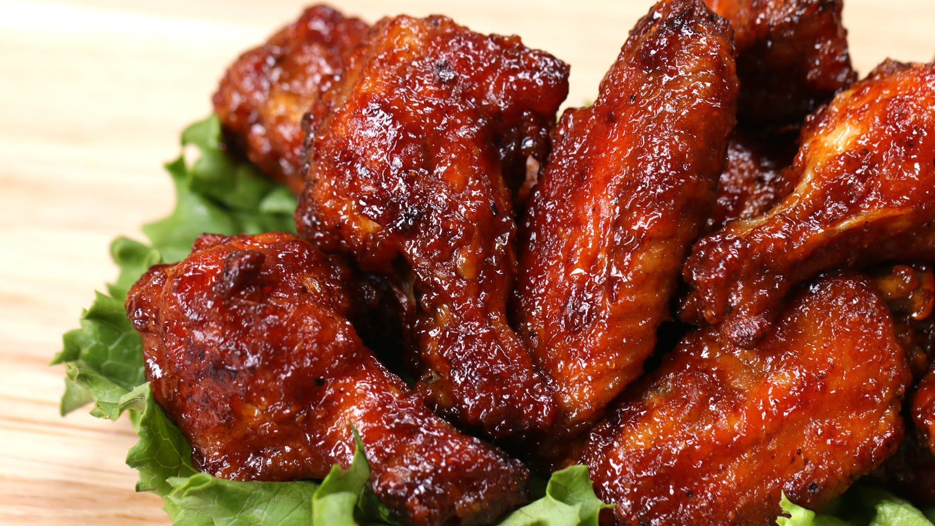 Barbecue Chicken Wings in Clay: Game Night Has Never been so Easy!