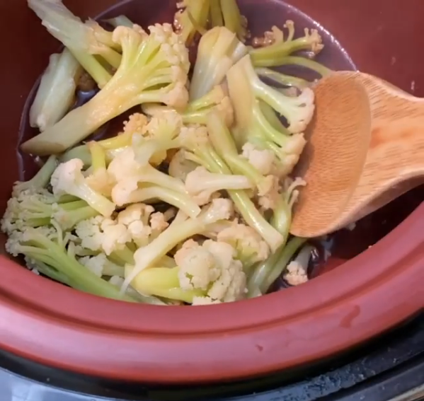 Cooked Cauliflower In Bone Broth: VitaClay’s Super Easy Slow Cooker Recipes 